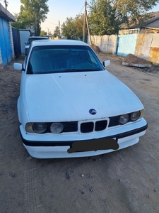 Продам BMW 525 белый