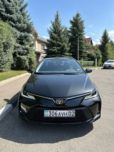 Черная новая Toyota Corolla 2023 1.5Л