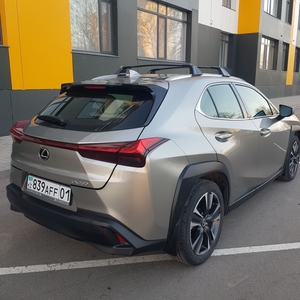 Lexus UX 200 продам срочно казучёт