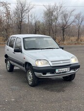 продам-машину-niva-chevrole