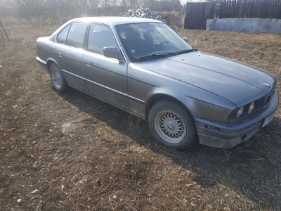 Продам BMW 525 состояние среднее