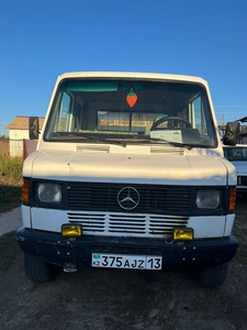 Mercedes-Benz 208