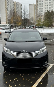 Toyota sienna 2010г