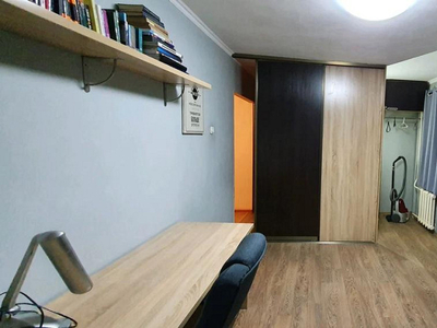 3-комнатная квартира, 57 м², 3/5 этаж, мкр Орбита-1 17 — Биржана