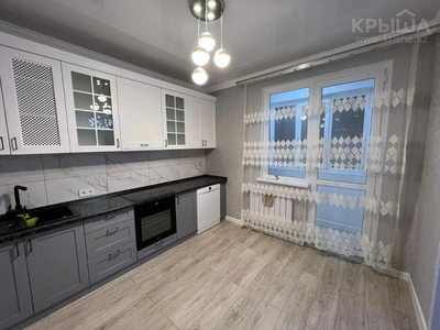 4-комнатная квартира, 105 м², 3/12 этаж, Сатпаева 90/43 — Туркебаева