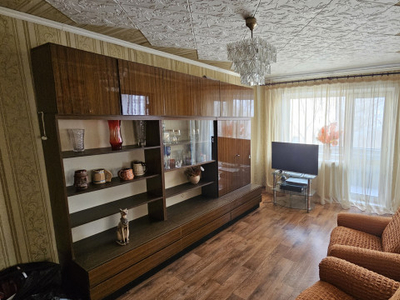 Продажа 4-комнатной квартиры, 62 м, Республики, дом 38