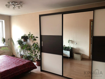 3-комнатная квартира, 63 м², 5/5 этаж, мкр Алмагуль 271 — Радостовца - Журавлева