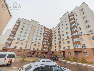 3-комнатная квартира, 74 м², 6/9 этаж, Азербаева 14 — Азербаева-Жумабаева