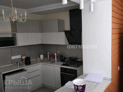 3-комнатная квартира, 84 м², 3/4 этаж, мкр Нурсая, Нарембаева 17/2