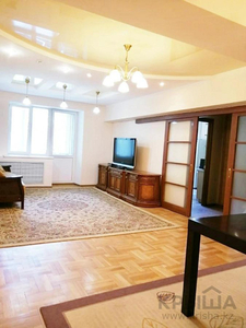 4-комнатная квартира, 100 м², 2/5 этаж, Кабанбай Батыра 66 — Зенкова