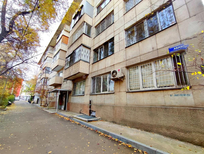 5-комнатная квартира, 147 м², 2/5 этаж, Абая — Байсеитова