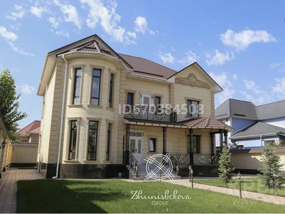 8-комнатный дом, 300 м², 8 сот., мкр Северо-Запад