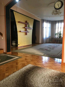 8-комнатный дом, 600 м², 9 сот., Майлыкожа