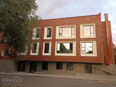 4-комнатная квартира, 112 м², 3/3 этаж, Казахфильм микрорайон