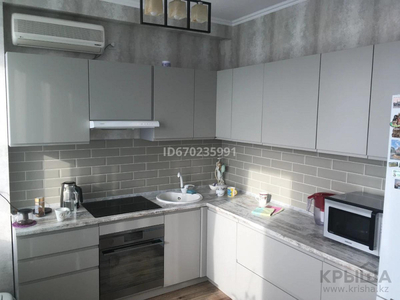 3-комнатная квартира, 72 м², 10/11 этаж, Михаила Исиналиева 1