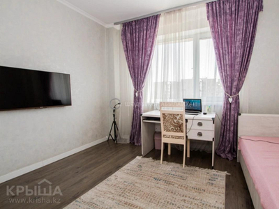 3-комнатная квартира, 96 м², 9/10 этаж, мкр Аксай-1А — Толе Би