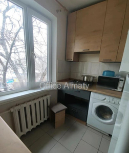 Продажа 3-комнатной квартиры, 64 м, Валиханова, дом 36