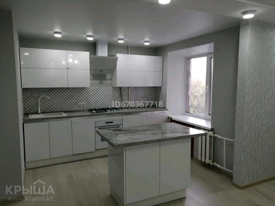 4-комнатная квартира, 75 м², 5/9 этаж, Курмангазы 154 — Пересечение Курмангазы Ул Абая( Евразия)