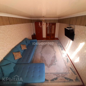 3-комнатная квартира, 70 м², 1/3 этаж, Дулатова 35 — проспект Сакена Сейфуллина