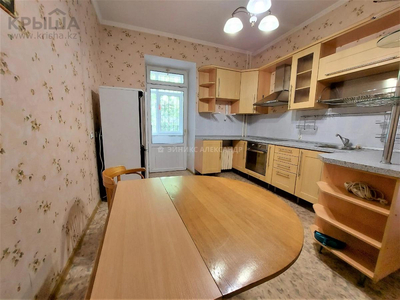 3-комнатная квартира, 95 м², 1/9 этаж, Абая