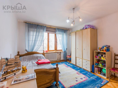 4-комнатная квартира, 106.5 м², 3/5 этаж, Пушкина 83 — Богенбай Батыра