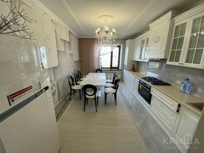 5-комнатная квартира, 200 м², 8/9 этаж, Жахаева 4