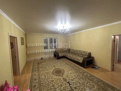 Продажа 2-комнатной квартиры, 76 м, Азербаева, дом 47