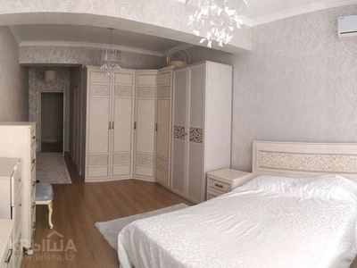 4-комнатная квартира, 145 м², 3/4 этаж, Омаровой 25/1