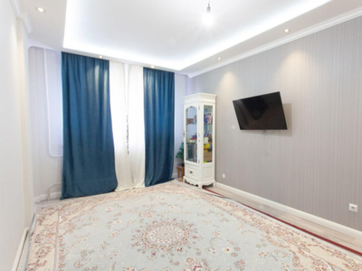 Продажа 2-комнатной квартиры, 64 м, Кумисбекова, дом 8