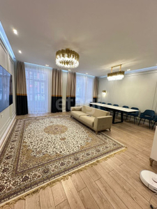 Продажа 4-комнатной квартиры, 125 м, Кумисбекова, дом 4