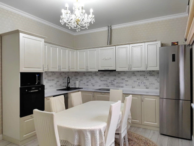 Продажа 4-комнатной квартиры, 109 м, Шахтеров, дом 52б