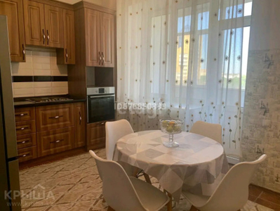 Продажа 3-комнатной квартиры, 129 м, Валиханова, дом 15