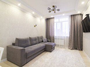 Продажа 3-комнатной квартиры, 65 м, Айтматова, дом 38