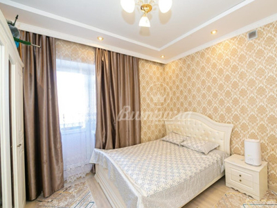 Продажа 3-комнатной квартиры, 92 м, Жургенова, дом 18