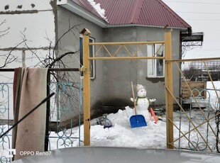 2 дача повороттан Уй сатылады.Уй мансардный 80кв,газ су септик бар