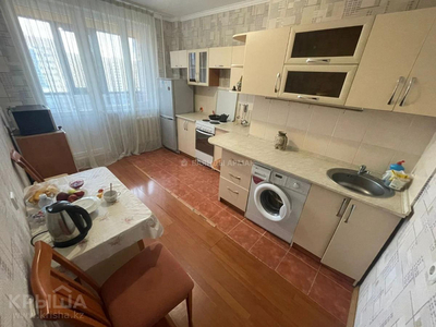 2-комнатная квартира, 64 м², 9/14 этаж, Сыганак 54 — Сауран