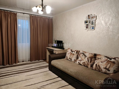 3-комнатная квартира, 58 м², 4/4 этаж, мкр №8 18 — Абая