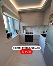 Продажа 3-комнатной квартиры, 65 м, Республики, дом 30