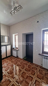 7-комнатный дом, 290 м², 10 сот., Тлендиева 170