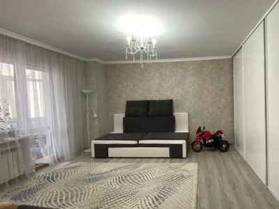 Продажа 2-комнатной квартиры, 63 м, Республики