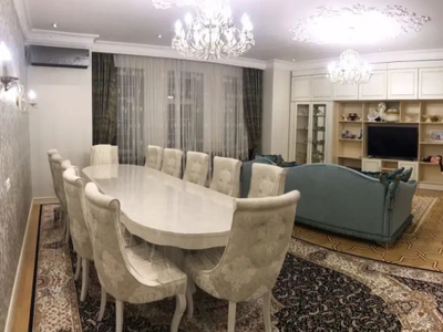 Продажа 3-комнатной квартиры, 113 м, Романтиков, дом 27