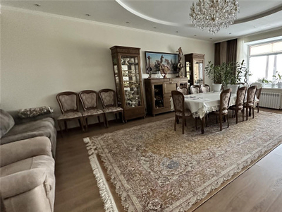 Продажа 4-комнатной квартиры, 159 м, Аманжолова (Кривогуза)