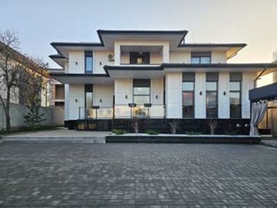 7-комн. квартира , 400м² , 1/3 этаж