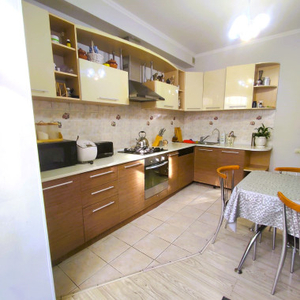 Продажа 4-комнатной квартиры, 105 м, Басенова